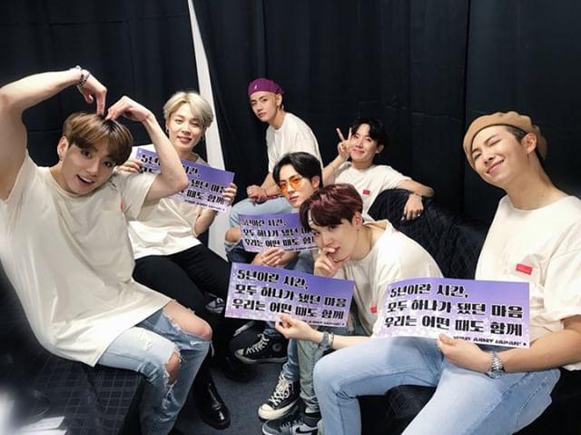 KpopOkayama's tweet photo. #BTSLoveYourselfTour 👍
京セラ初日お疲れ様でしたー☺️

12月16日の
okayama kpop partyでも
#BTS しっかりかけますよ～🎵
岡山の　#army は大集合ですよ🚩🚻 https://t.co/WPcg9iFUYW