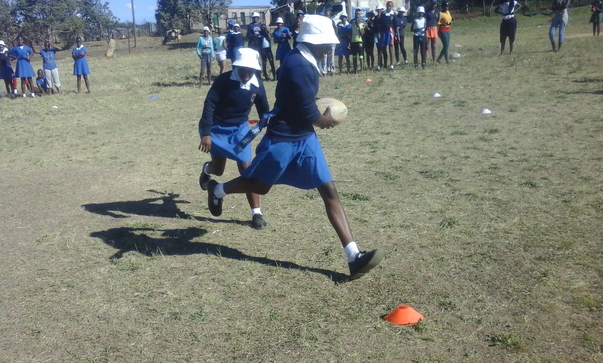 Lesotho Rugby Academy at Mazenod High School we on some Decision making drills also lessons on protecting the goal line &amp; life skills on avoiding risks of infection from Hiv 😊😊🏈🏈