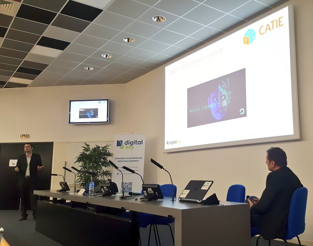 DigitalBayLR's tweet photo. DIGITAL INNOV #1
C'est maintenant !
Un voyage au coeur de l'Intelligence Artificielle avec Nicolas Philippe du @CATIE_AQ (Centre Aquitain des Technologies de l'information et Électroniques) ! #IA #DigitalBay @UnivLaRochelle https://t.co/vJPihvM3fv