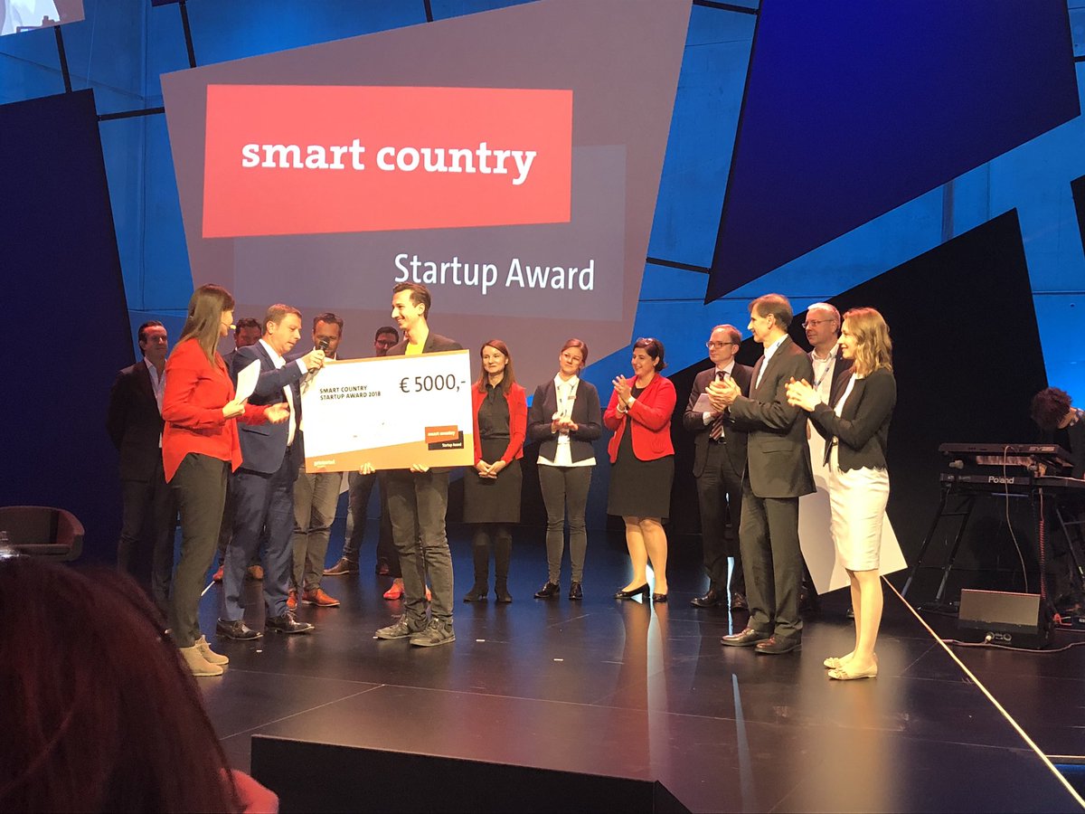 KommunalDigital's tweet photo. And the winner is... In der Kategorie Smart City hat @vialytics das Rennen gemacht! Gratulations und auf viele weitere gut erhaltene Straßen! 🛣🥇🍾 #sccon18 #scsa18 https://t.co/7ets0wnMZj