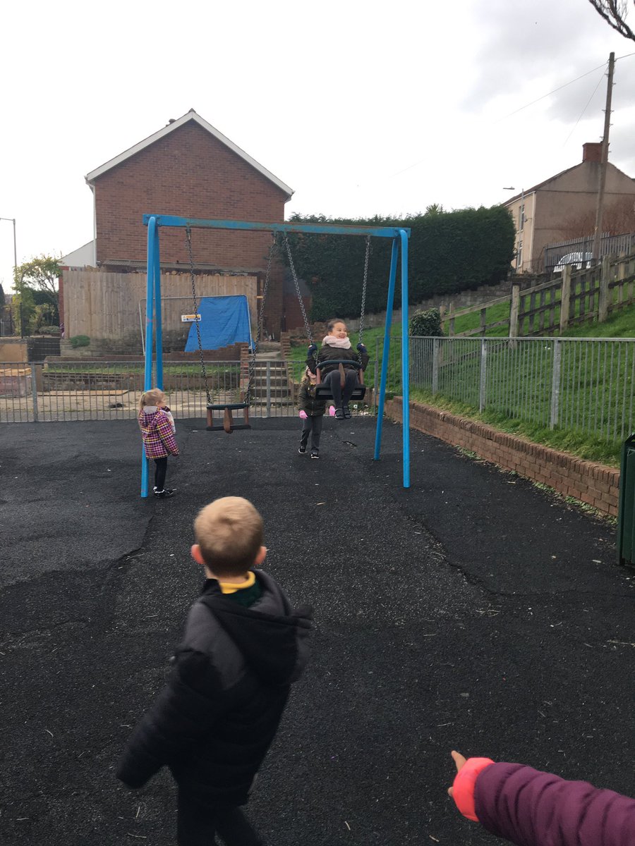 PlasmarlPrimary's tweet photo. After a long walk around the community, we had fun in the park @Plasmarlyear1 #PlasComm #PlasFun https://t.co/2HanCQmc8d