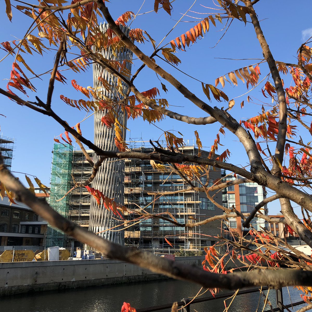 vastintuk's tweet photo. Thanks Billy from #Ixact #newham for cleaning up the towpath today for #local people. #sugarhouseisland #community https://t.co/FrgR9z00No