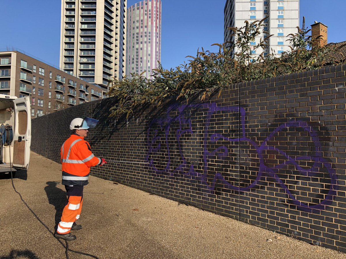 vastintuk's tweet photo. Thanks Billy from #Ixact #newham for cleaning up the towpath today for #local people. #sugarhouseisland #community https://t.co/FrgR9z00No