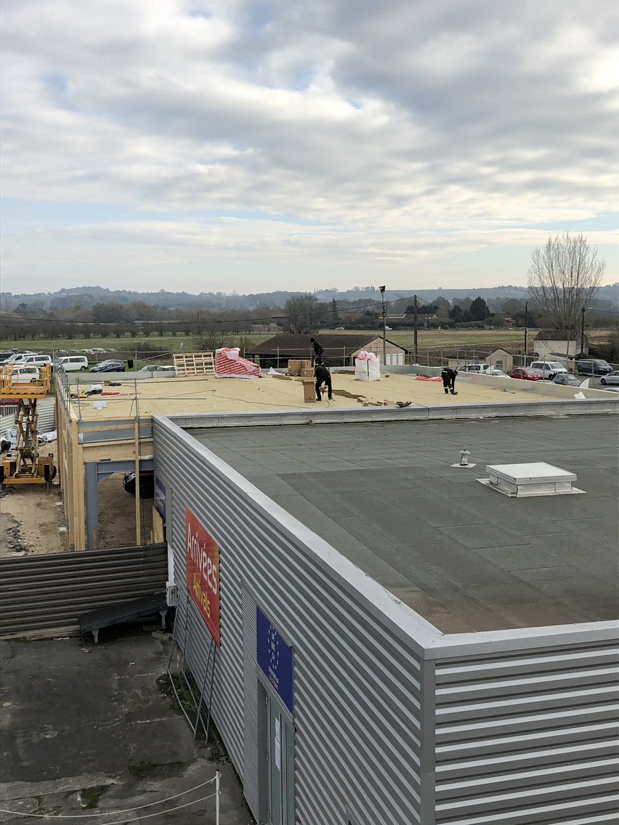 Aerobergerac's tweet photo. Les travaux d’aménagement du hall d’arrivée continuent, rdv en mars pour voir le résultat. 

Work continues on the new arrival hall, rendez vous in March for the unveiling of the new facilities.
#Dordogne #perigord #NouvelleAquitaine #Bergerac #bergeracairport #avgeek https://t.co/sj56JK71AR