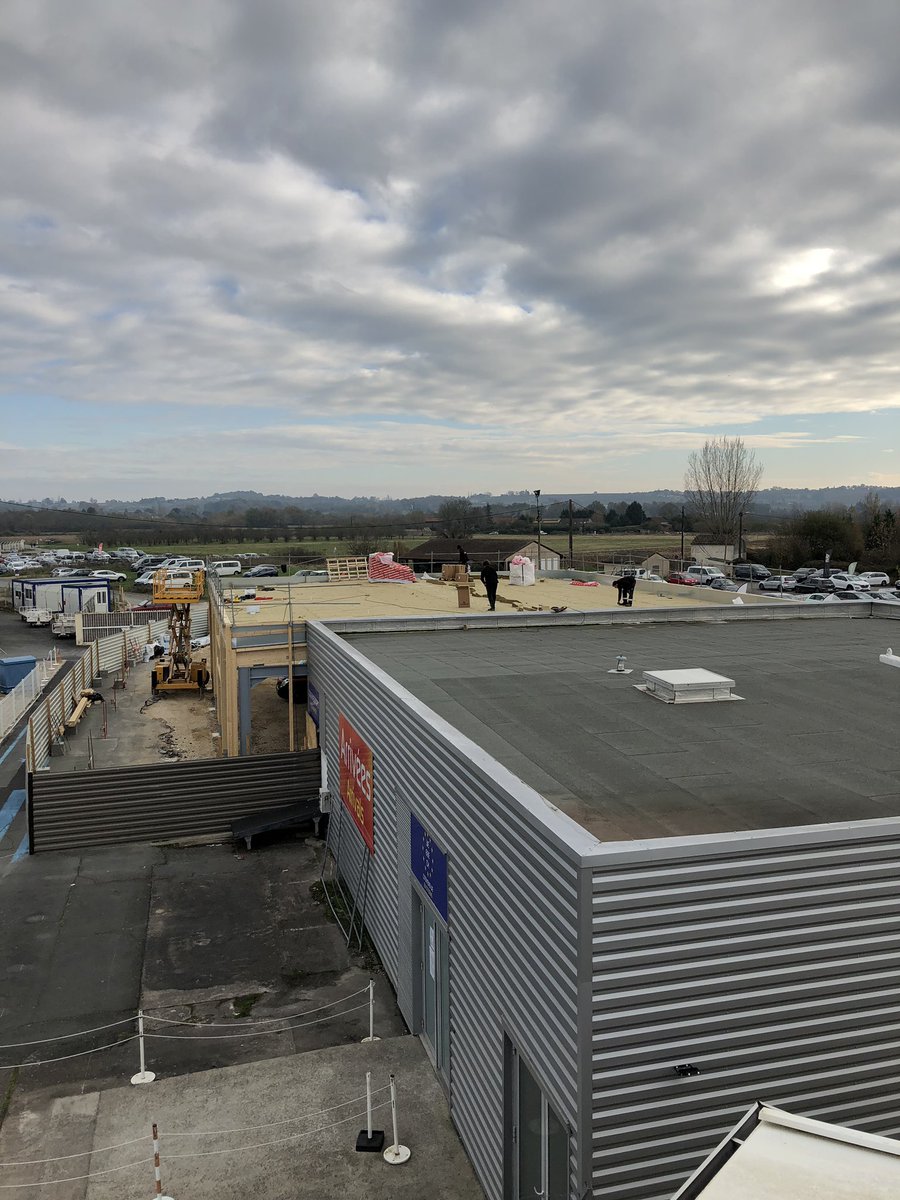 Aerobergerac's tweet photo. Les travaux d’aménagement du hall d’arrivée continuent, rdv en mars pour voir le résultat. 

Work continues on the new arrival hall, rendez vous in March for the unveiling of the new facilities.
#Dordogne #perigord #NouvelleAquitaine #Bergerac #bergeracairport #avgeek https://t.co/sj56JK71AR