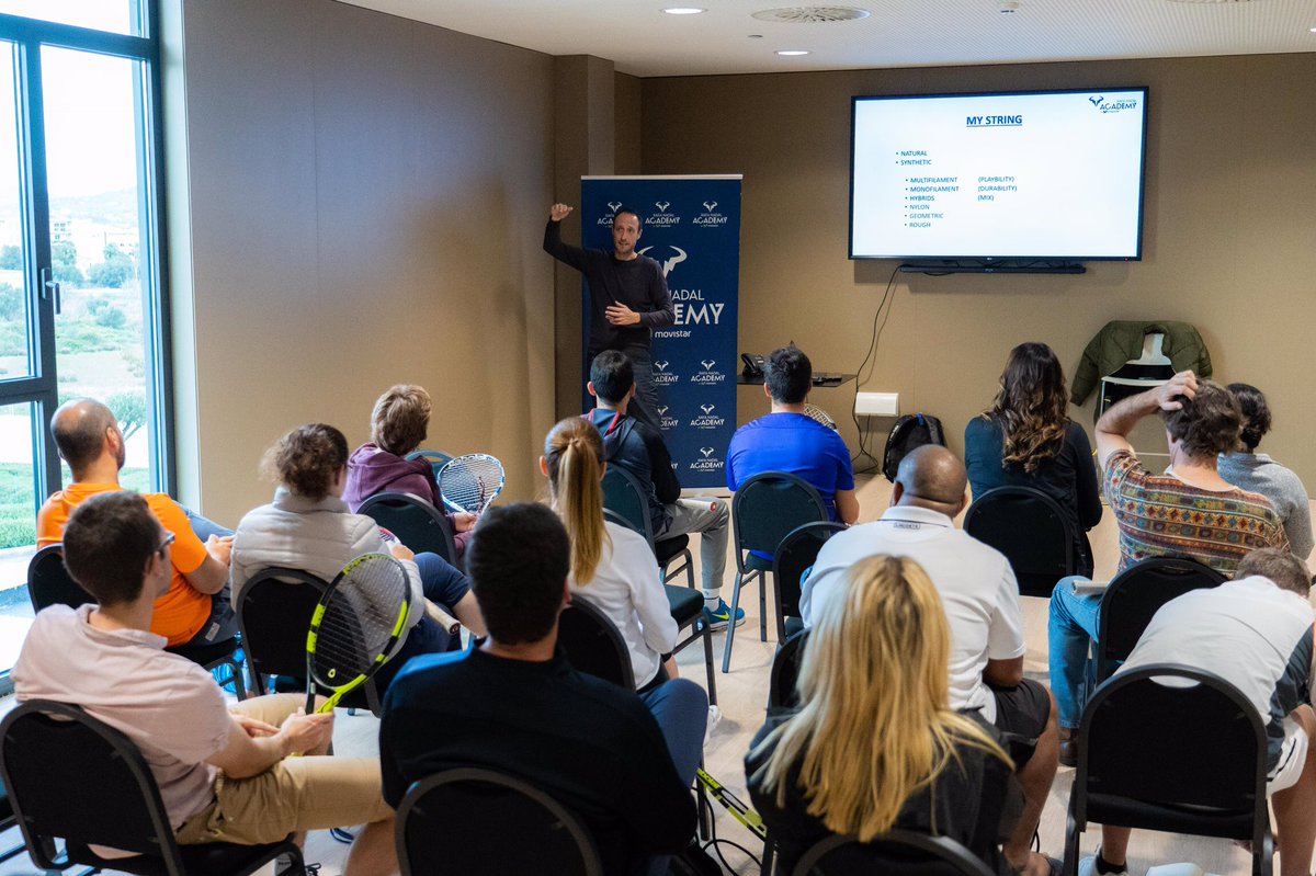 rnadalacademy's tweet photo. Los jugadores del #ToniNadalCamp han aprendido del gran Maestro de los encordadores. ¡Gracias por la sesión @XS_XaviSegura! ¡Esperamos volver a verte pronto en la #RafaNadalAcademyByMovistar! 🤗 https://t.co/5ut1BFFOgP