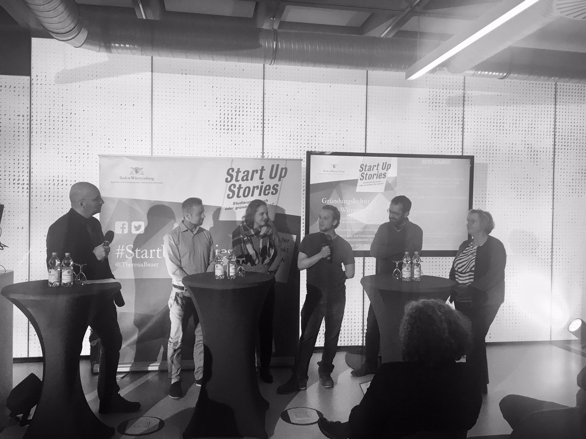 UniKonstanz's tweet photo. Neben @TheresiaBauer nehmen GründerInnen aus der Region an der Podiumsdiskussion teil. #unikonstanz #StartUpStories #kilometer1 @HTWG #gründen #Gründungskultur https://t.co/bioXQ4HOw9