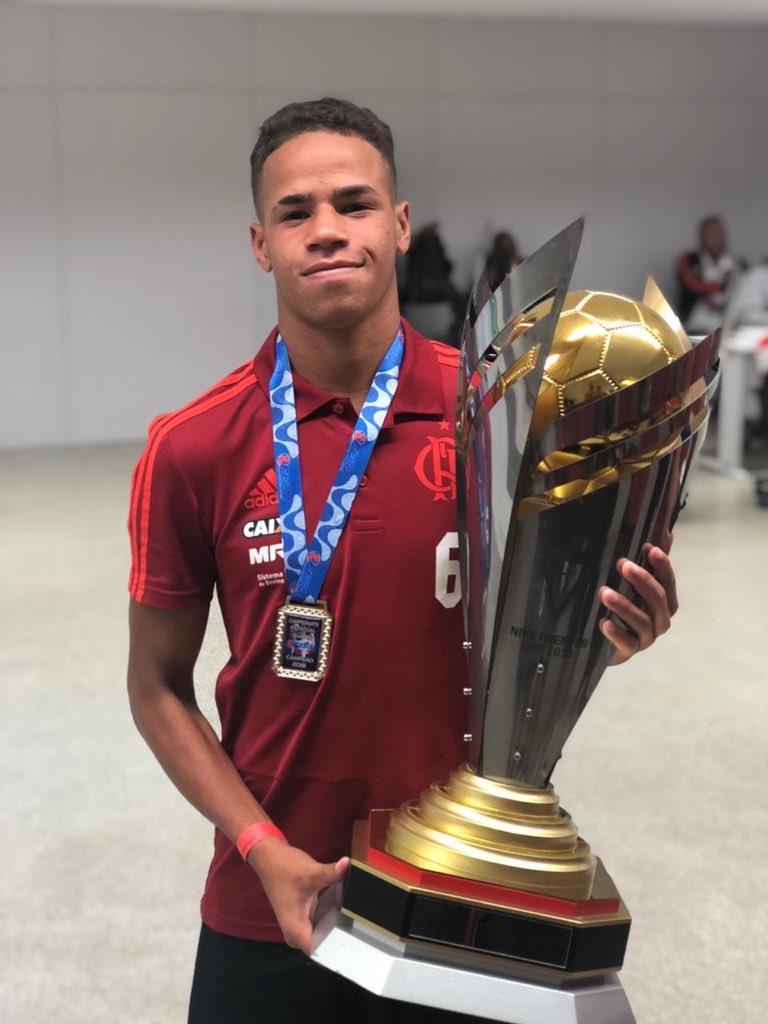 Leosantoss_03's tweet photo. Deus deu o tempo certo para cada coisa! 🙏🏼❤️🔴⚫️
#Títuloinesquecível ❤️🙏🏼 https://t.co/gTLwjIkTpa
