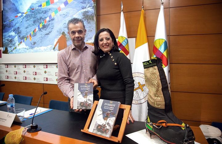 EVEREST. Un reto de ensueño (Diario de expedición) ¡Últimos ejemplares a la venta! Beneficios 100% investigación oncológica @aeccvalencia