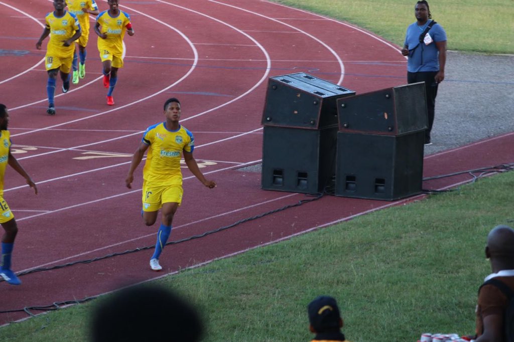 OfficialWATA's tweet photo. β½οΈ Daley puts away his second goal for Clarendon College after 78 minutes. CC leads 3-0 over Dinthill #WATASBF2018 #IssaRealGoals https://t.co/lpleLauOoy