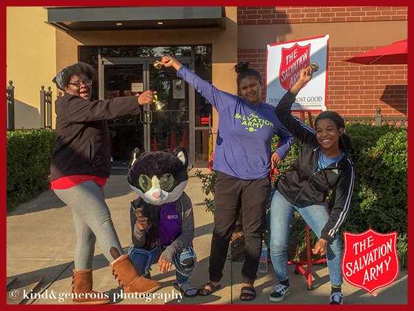 SalArmyTyler's tweet photo. Want to give some Christmas cheer this season? Sign up today as a bell ringer at https://t.co/k0yfVGBX62 #DoingtheMostGood https://t.co/Sl50dyUACQ