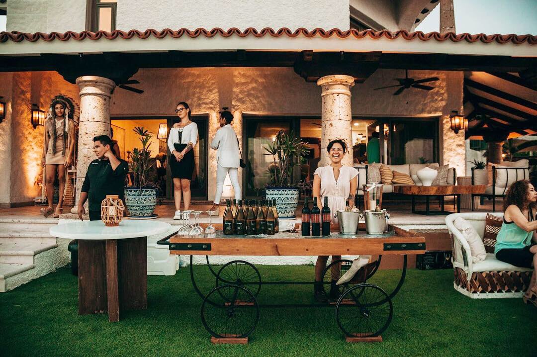 CasaBellamar's tweet photo. The recently remodeled front of the house was designed to host the most beautiful events under the stars. More info: https://t.co/BCPwf4AzRw
Planning @Palmsweddings
Photo #MySwellLifebyDaniela
#CasaBellamar #DestinationWedding #CaboEvents #WeddingWednesday #CaboWedding #wedding https://t.co/V1QkRNsr2E