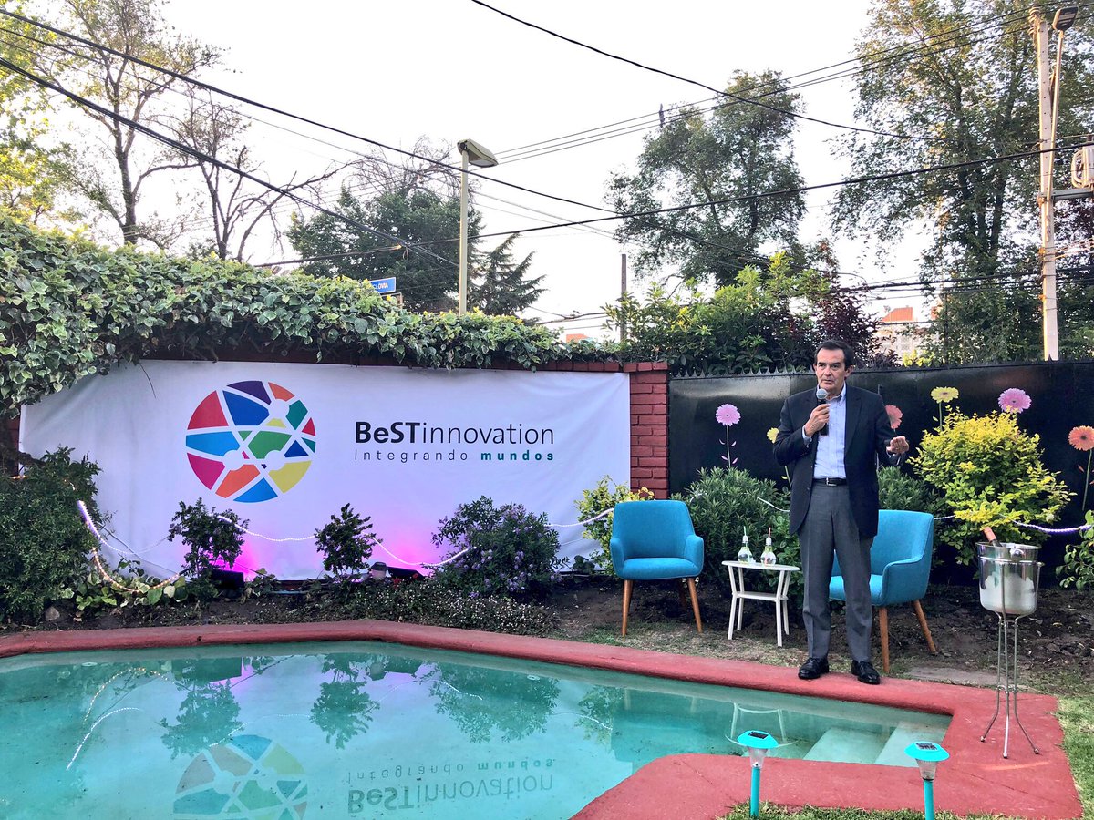 Herglobalimpact's tweet image. AHORA 👉🏻 “Cuando hablamos de transformación digital no hablamos de tecnología sino que nos referimos a que la sociedad cambió. El mundo ya se digitalizó. Por lo tanto, los negocios tienen que cambiar” @hernanorellanah, miembro del directorio del @Bci en #BestTalks