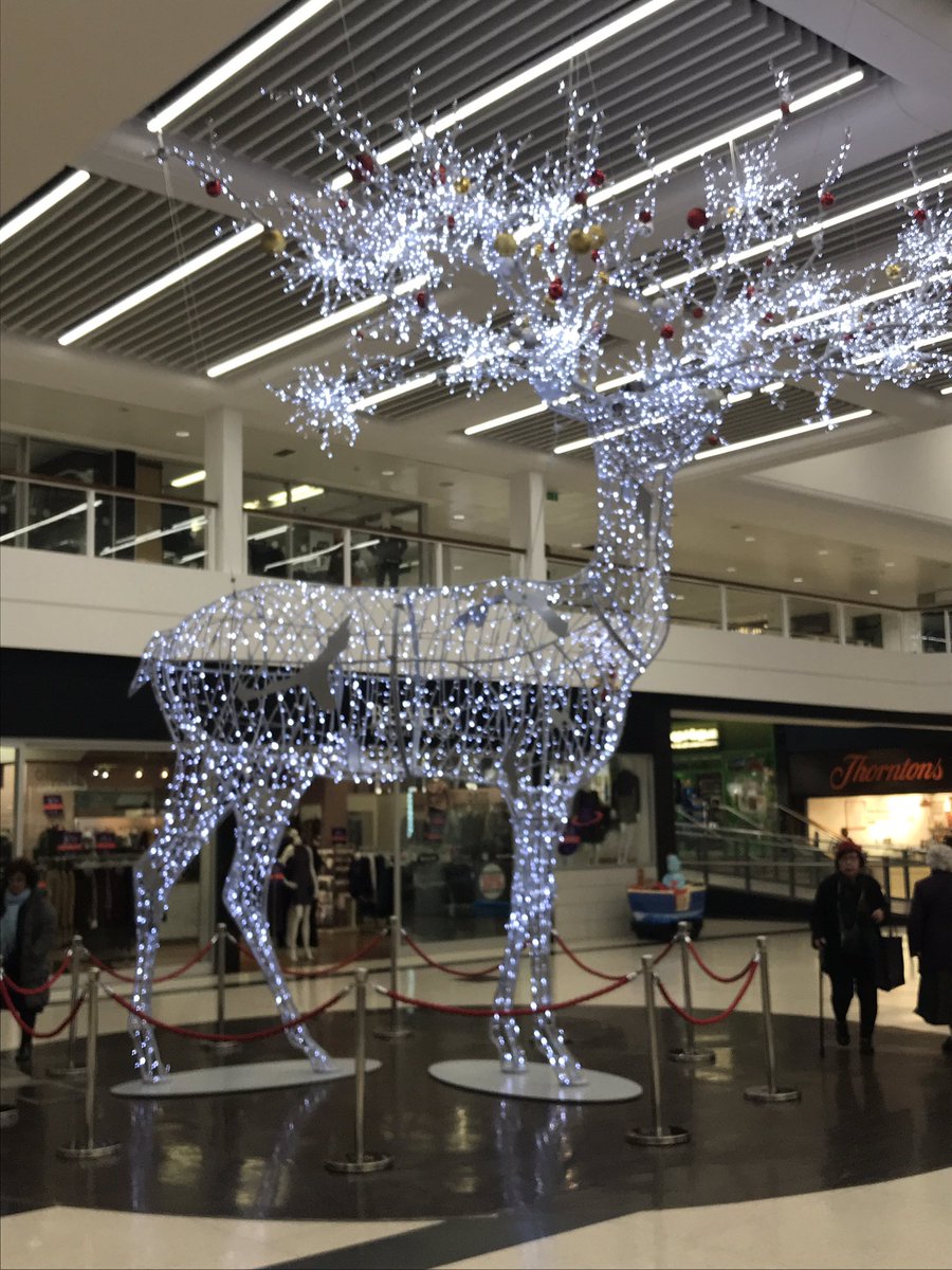 LisaClarkSW's tweet image. Gorgeous Xmas lights in @dolphincentre #poole today...even I liked em, and it being still November and all 😉
