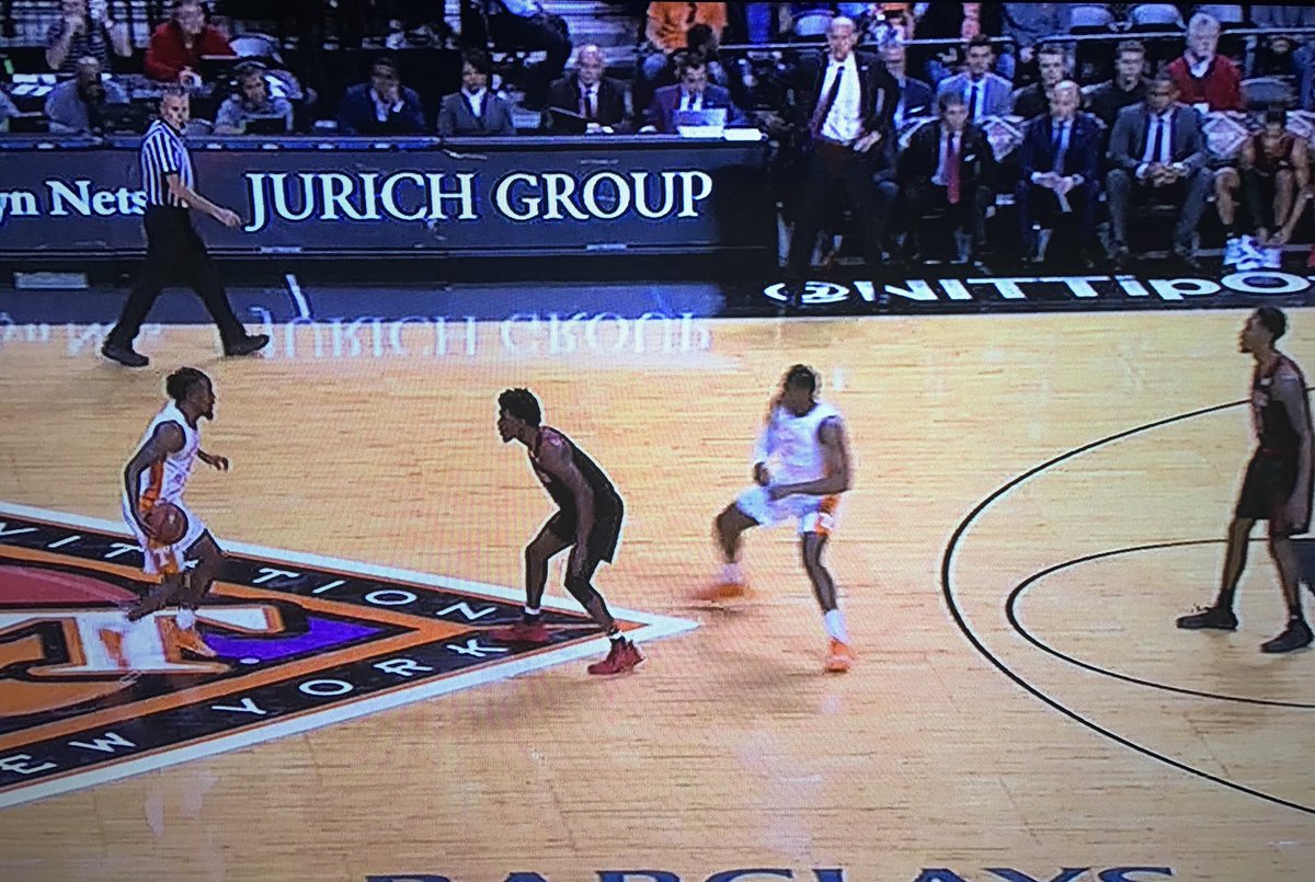 joearnoldreport's tweet image. Interesting ad next to Chris Mack during #UofL game at #NITtip