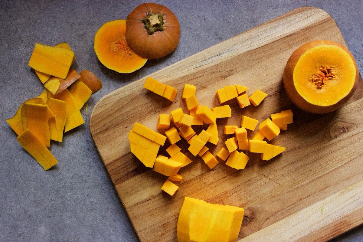 Looking for a new side to incorporate into your Thanksgiving dinner? Try this roasted cinnamon butternut squash recipe to add a tasty veggie on the table! #WhipItUpWednesday ow.ly/Bwdk30msLS4