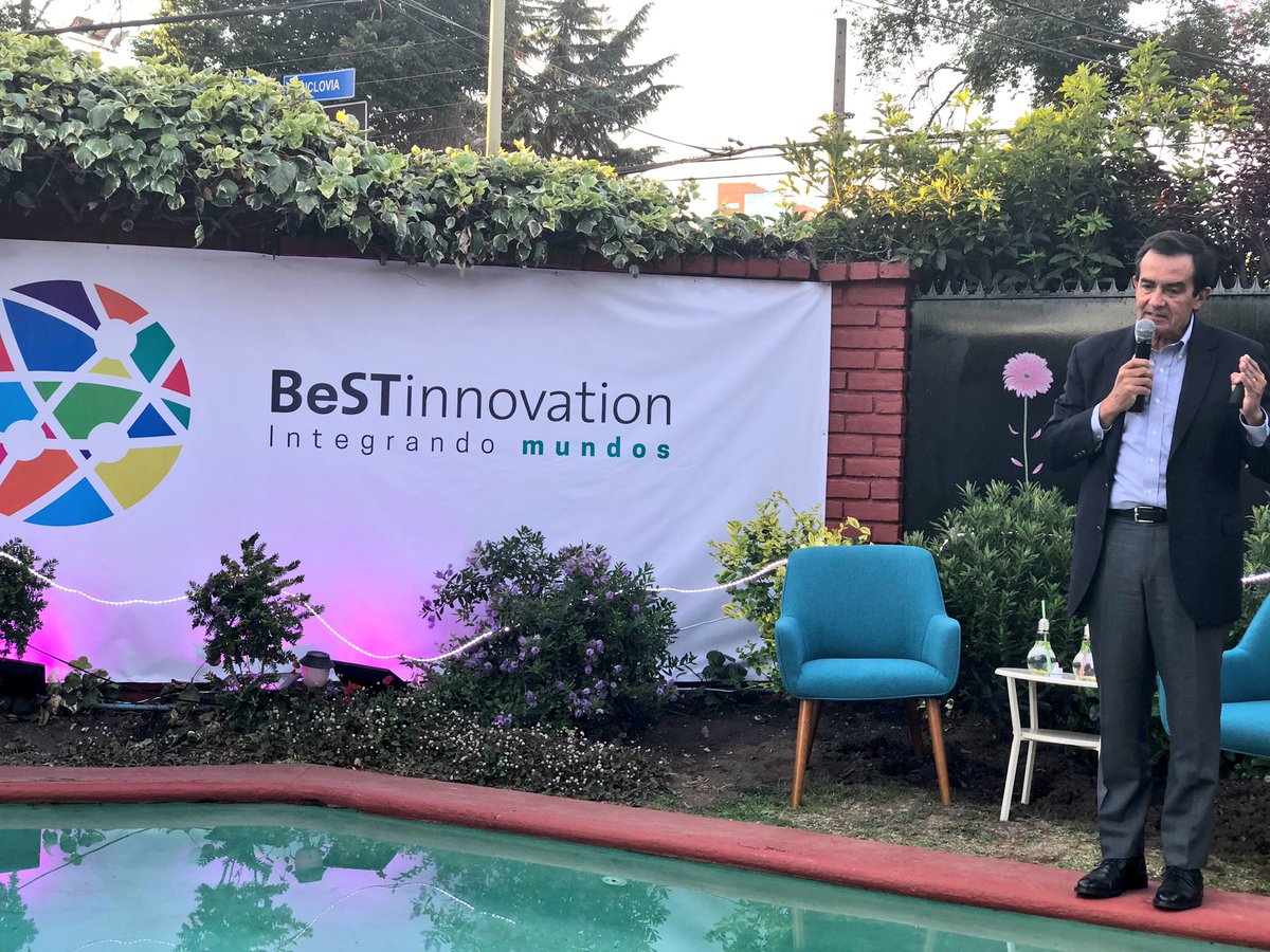 Herglobalimpact's tweet image. AHORA 👉🏻 “Ya no hay certidumbre en los negocios; todo cambia rápidamente. Las empresas exitosas serán aquellas que sepan gestionar la incertidumbre. El desafío empresarial es, entonces, lograr una capacidad de adaptación” @hernanorellanah, miembro directorio @Bci en #BestTalks