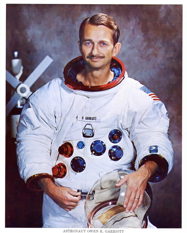 22 novembre...

Happy Birthday / Joyeux anniversaire à Owen Garriott (Skylab 3 et STS-9)   