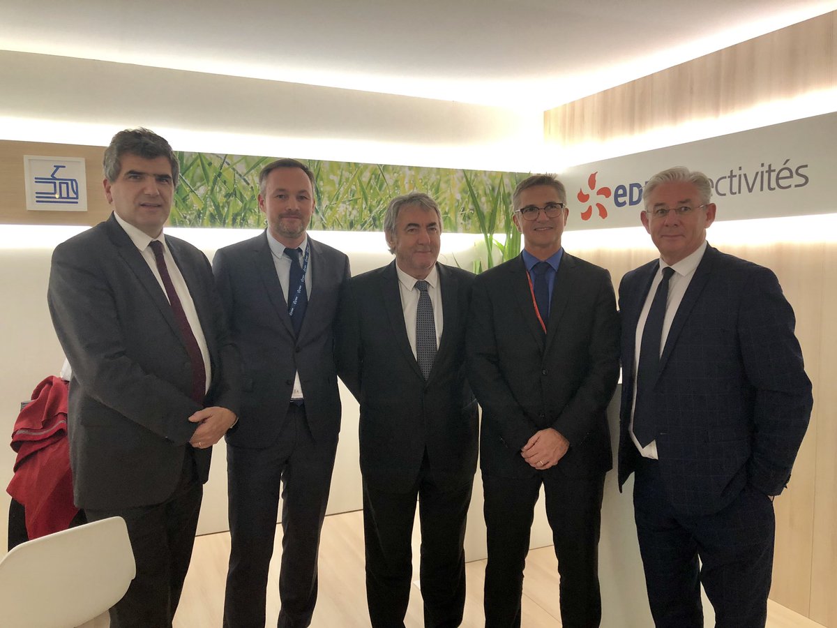 nirenault's tweet photo. Renouvellement de notre partenariat avec @l_amf 44 en faveur de la #TE auprès des communes de @loireatlantique 🤝 Merci @MauricePerrion pour votre confiance 👍. Nos équipes @EDF_PdL @EDF_CollTerr engagées ! https://t.co/whreaQeAYw
