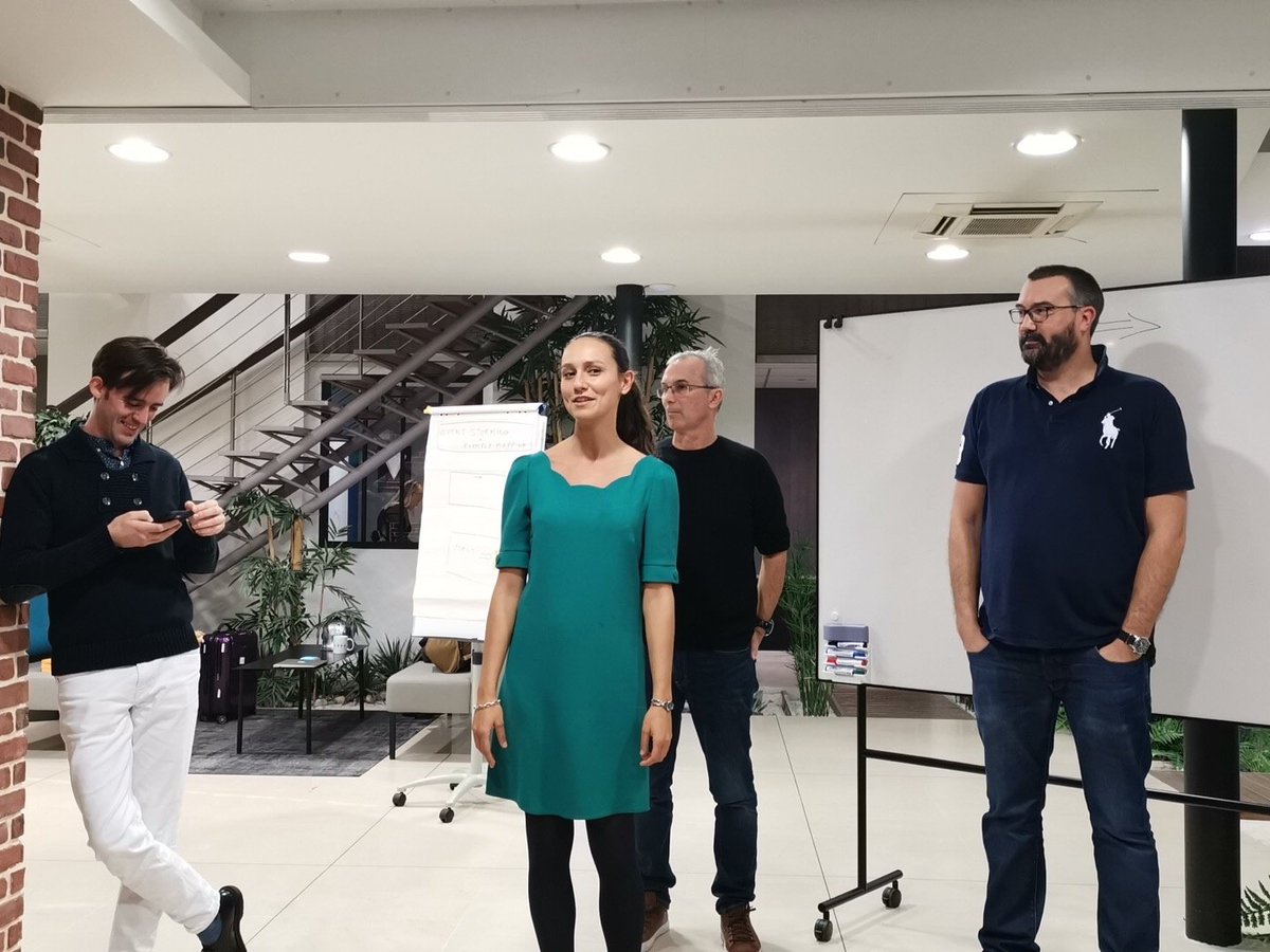 MagierDan's tweet photo. Meetup #bdd_paris @benextcompany on #Eventstorming and #example_mapping https://t.co/i8EqSx1TAp