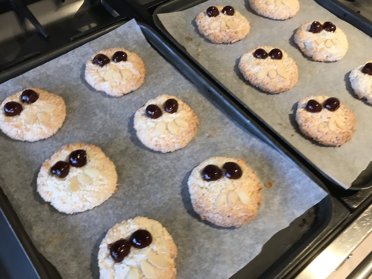 ticktaylor1's tweet photo. Play day at the School today, Lebkhuken Tree cake topper, fat Rascal Macaroons and Candy cane Biscuits , can’t believe I get paid to do this @Bettys https://t.co/LLNsJU7lOq