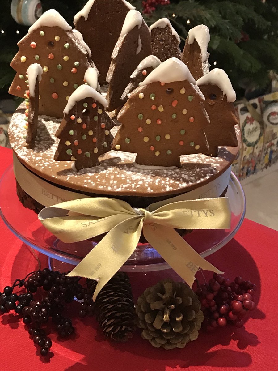 ticktaylor1's tweet photo. Play day at the School today, Lebkhuken Tree cake topper, fat Rascal Macaroons and Candy cane Biscuits , can’t believe I get paid to do this @Bettys https://t.co/LLNsJU7lOq