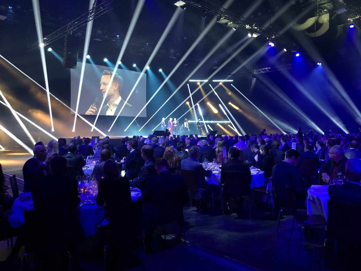 SDEAwards's tweet image. Nach der Vorspeise geht es weiter mit den nächsten Kategorien und Ehrungen. #sdea18 #weitergehts @Netzwoche @swissICT