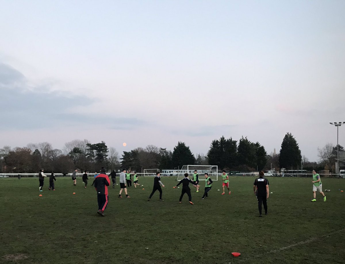 DReevesRugby's tweet photo. Successful day promoting the rugby programme at Hadlow College. 12 new players signed up and 5 new players just turned up to the session. Loving the new Hadlow Group Rugby T-shirt’s. #rugby #rugbyprogramme #rugbydevelopment #rfufocuscollege https://t.co/4fS4HSRPcw