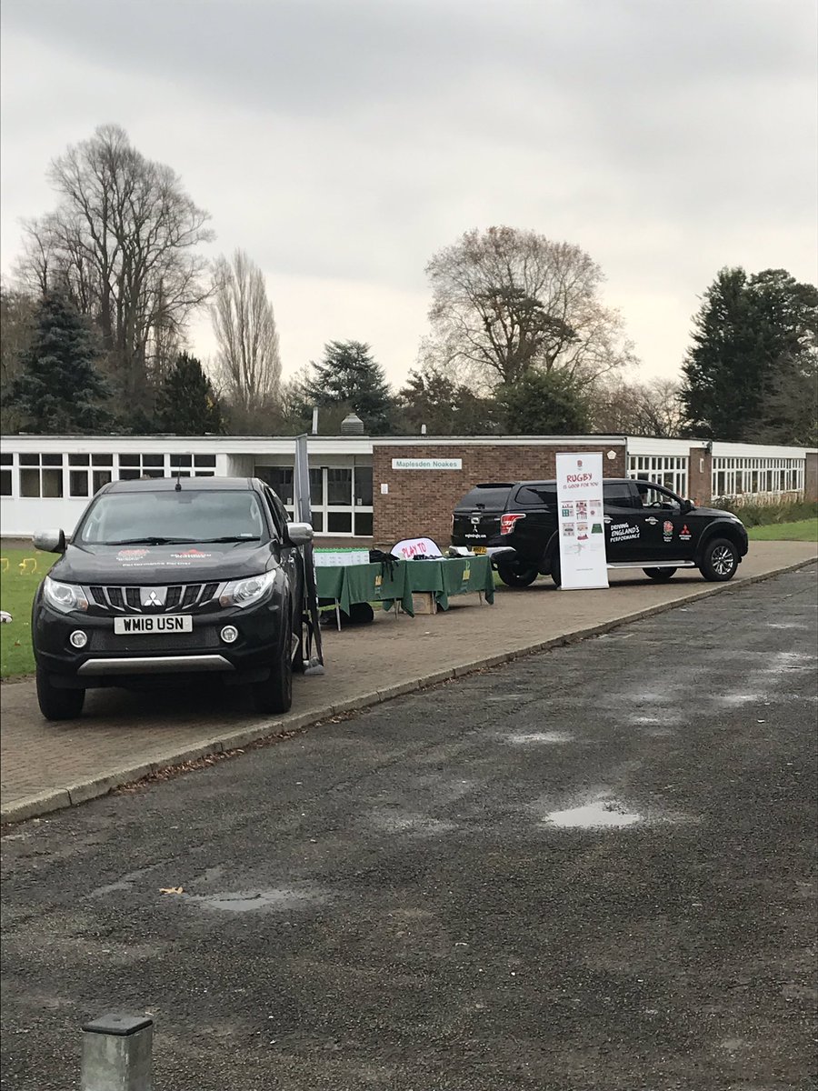 DReevesRugby's tweet photo. Successful day promoting the rugby programme at Hadlow College. 12 new players signed up and 5 new players just turned up to the session. Loving the new Hadlow Group Rugby T-shirt’s. #rugby #rugbyprogramme #rugbydevelopment #rfufocuscollege https://t.co/4fS4HSRPcw