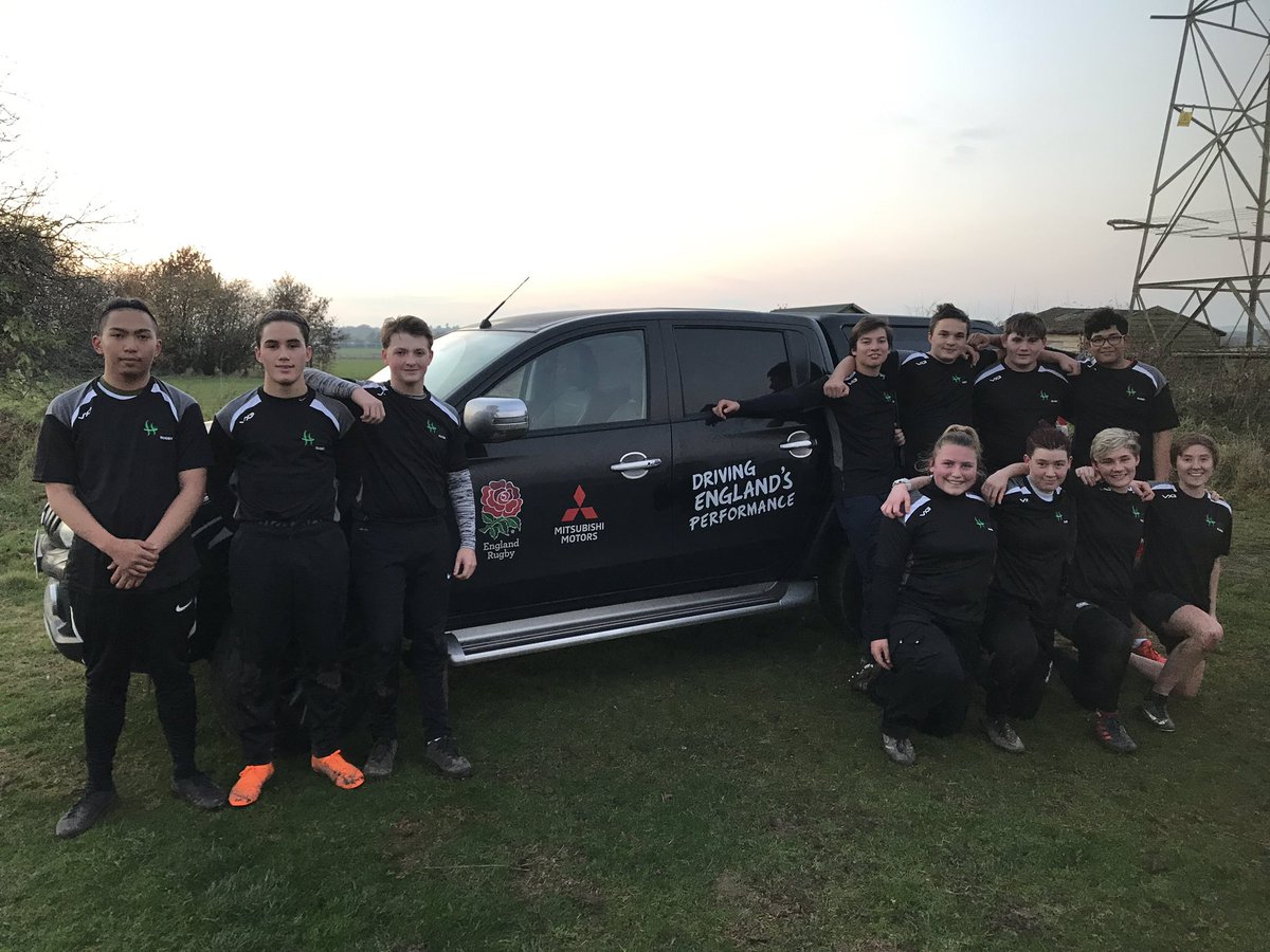 DReevesRugby's tweet photo. Successful day promoting the rugby programme at Hadlow College. 12 new players signed up and 5 new players just turned up to the session. Loving the new Hadlow Group Rugby T-shirt’s. #rugby #rugbyprogramme #rugbydevelopment #rfufocuscollege https://t.co/4fS4HSRPcw