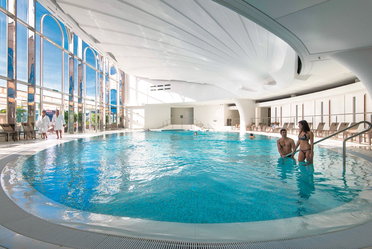 VisitCotedazur's tweet photo. Jusqu'au 25 novembre, profitez d’une semaine d’offres exclusives dans les plus beaux hôtels-spa #CotedAzurFrance ! Réservez nos offres #HappySpaDay dès 115 € par pers. (déjeuner inclus) + nos offres #HappySpaWeek pour 2 pers. à partir de 600 € sur : https://t.co/aU2Pn5lTnI https://t.co/JJX7LAfjgW