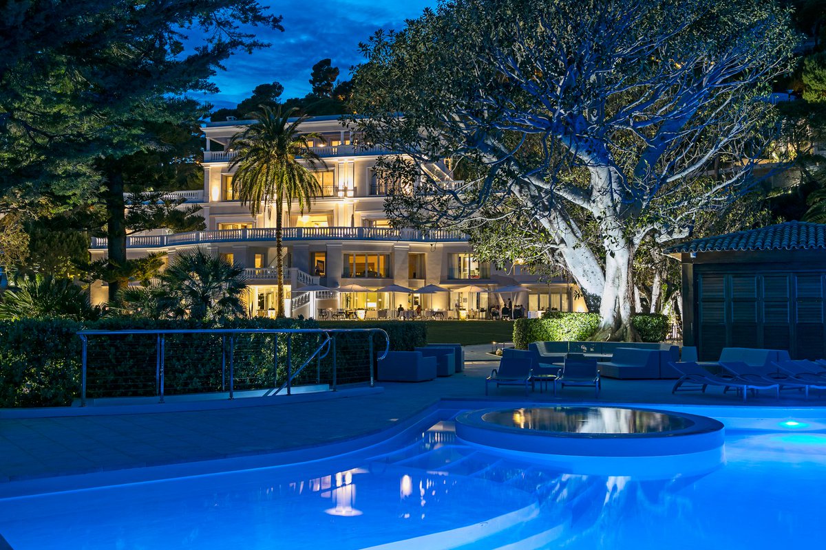 VisitCotedazur's tweet photo. Jusqu'au 25 novembre, profitez d’une semaine d’offres exclusives dans les plus beaux hôtels-spa #CotedAzurFrance ! Réservez nos offres #HappySpaDay dès 115 € par pers. (déjeuner inclus) + nos offres #HappySpaWeek pour 2 pers. à partir de 600 € sur : https://t.co/aU2Pn5lTnI https://t.co/JJX7LAfjgW