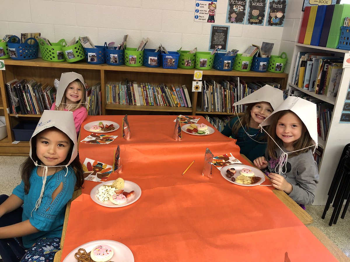 Franoinfirst's tweet photo. Happy Thanksgiving from all my little Pilgrims and Native Americans; we had a blast at our Thanksgiving feast! @RosemontForest https://t.co/OU25tnUE0t