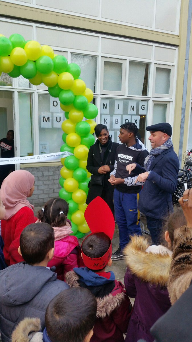 KleeLinda's tweet photo. Eerste muzikale playground in Nederland #muziekbox geopend door Tjeerd Oosterhuis en Edsilia Rombley in het Schipperskwartier DH #mooiwelzijn #trefpuntvliethage #meetellenenmeedoen https://t.co/ipyg0Sh4Rh