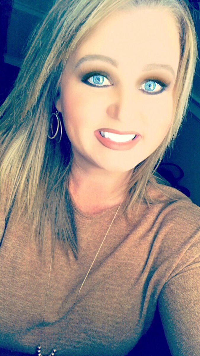 Mytide_BWA's tweet photo. This girl is officially off for Thanksgiving until Monday! #ThanksgivingEve #HappyThanksgiving #showmethefood #happygirl https://t.co/O8mEYSAOQF