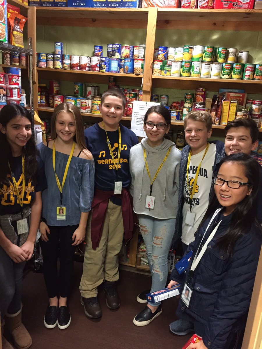 KMeoli44's tweet photo. Our Thanksgiving Food Drive delivery to St. Rose was a success! Thank you to all who donated! 🦃🦃 @BernerChiefs @MRollin32 https://t.co/F6Du1TFuEs