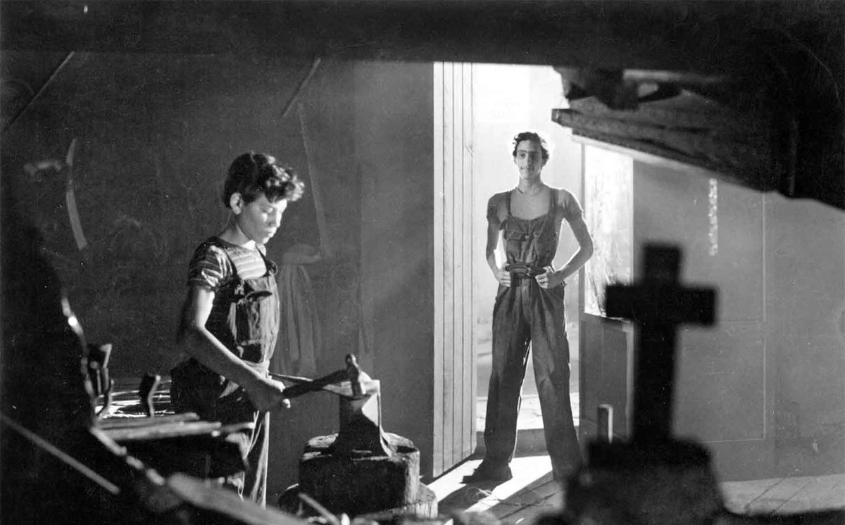 Aquest divendres celebrem el 50è aniversari de la nostra entitat amb la  primera pel·lícula que es va projectar al Cineclub Garbí la tardor del 1968: LOS OLVIDADOS, de Luis Buñuel. Sessió gratuïta, amb pica-pica de celebració i alguna altra sorpresa :) Us hi esperem!