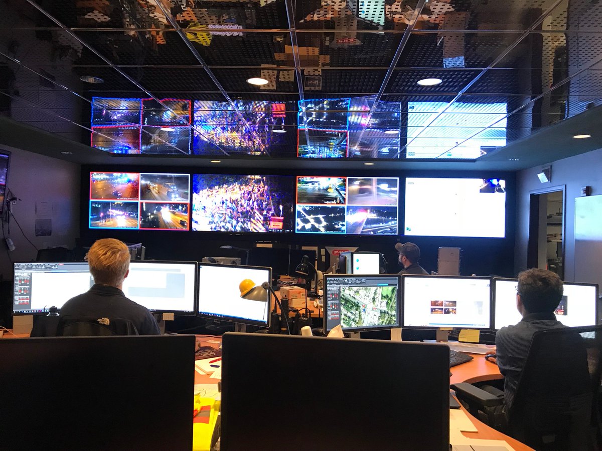 austinmobility's tweet image. Our Transportation Management Center&apos;s October report includes info on traffic control network growth, #signaltiming adjustments and more. Spotlight: TMC staff managed traffic for both #ACLfest and the @UTAustin football game on Oct. 13! 😎 Read more: ow.ly/BlDQ30mHQ1G