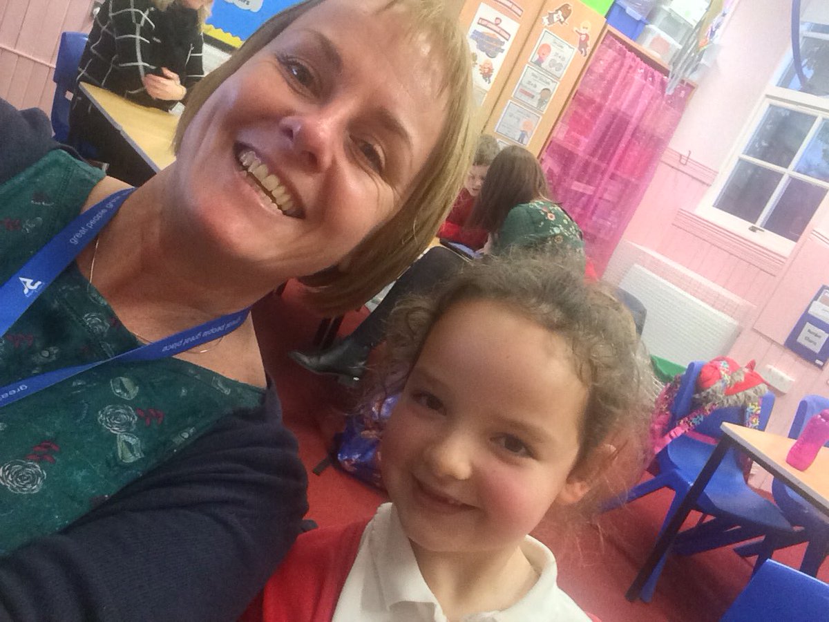 LiffPS's tweet photo. Maisie P4 was Mrs H’s digital learning teacher at the collegiate professional learning session tonight. Fantastic explanation and demonstration skills - and so, so patient! Well done to all our mini-teachers 🤩. More of this please 👍🏻#LiffLearningLegends #LearnersAsTeachers https://t.co/wqRSp54Td2