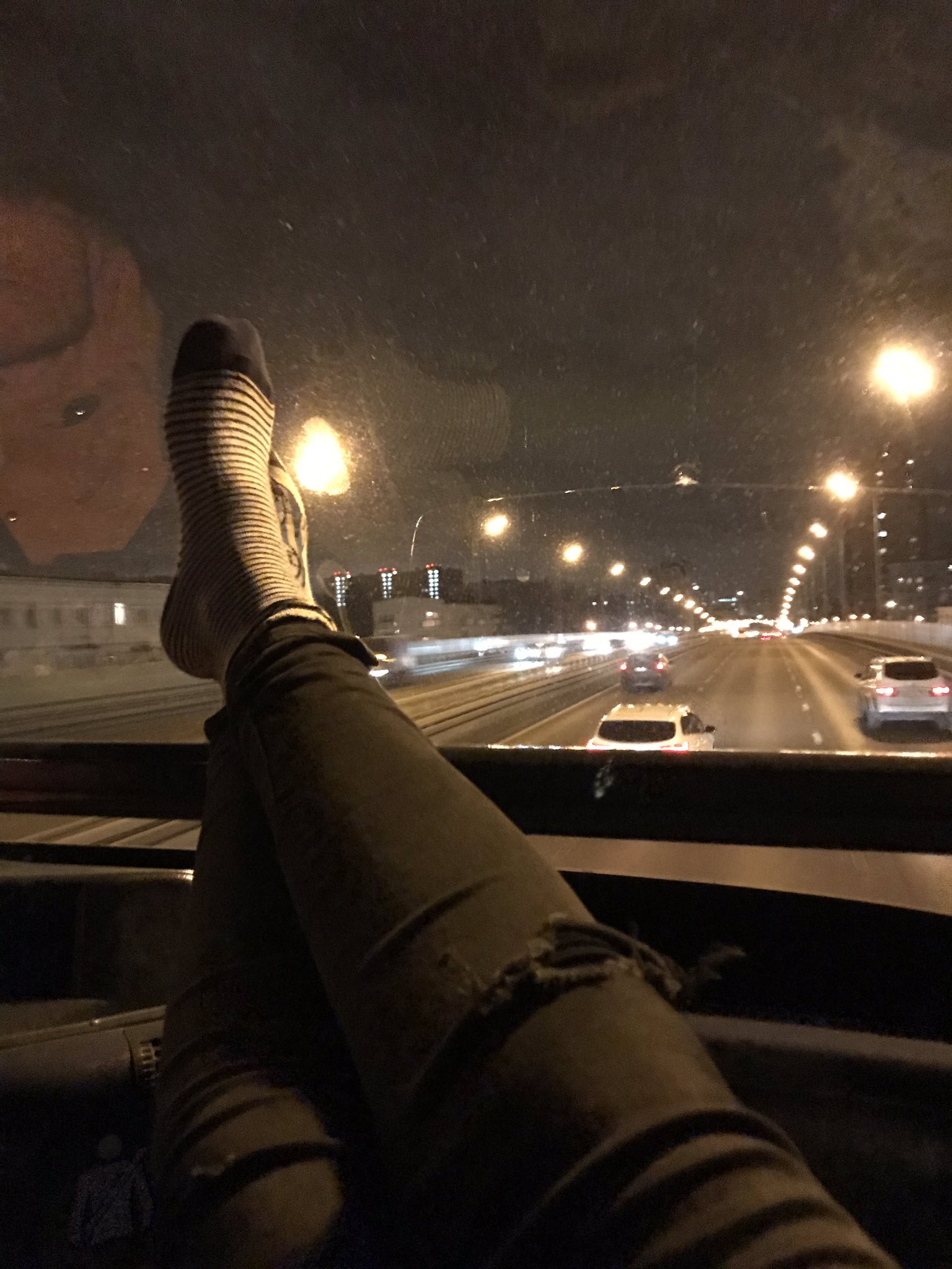 Ноги девушки ночью