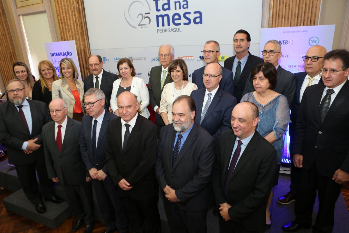JoseIvoSartori's tweet photo. Fizemos mais mudanças do que qualquer outro Estado. Organizamos a máquina pública e encaminhamos soluções aos problemas estruturais.  Vamos deixar um Estado bem melhor do que aquele que encontramos!

Saiba mais: https://t.co/C63ldSaTKG https://t.co/WLINRIrz2V