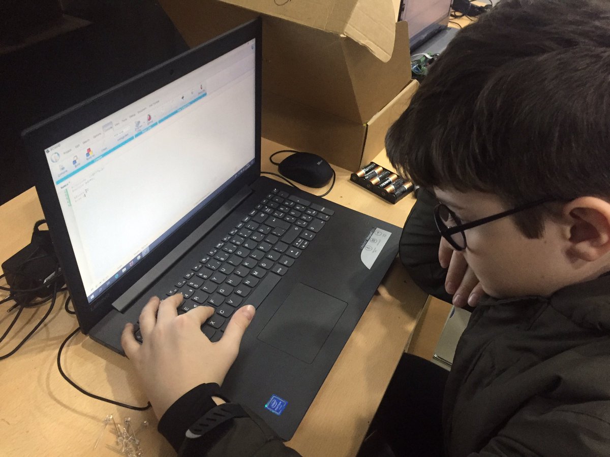 mucit_akademisi's tweet photo. C kodlama çalışmalarında hızla ilerliyoruz. Kendi ürettiğimiz kartlar ile kod yazıp çalıştırıyoruz. #mucitakademisi #maker #robomer #robotik #c #kodlama #elektronik #stem #stemeğitimi #stemeducation #sorudeğilsorunçözençocuklar #coding #code #robot #sakarya #adapazarı #serdivan https://t.co/mgdcHgnvXG