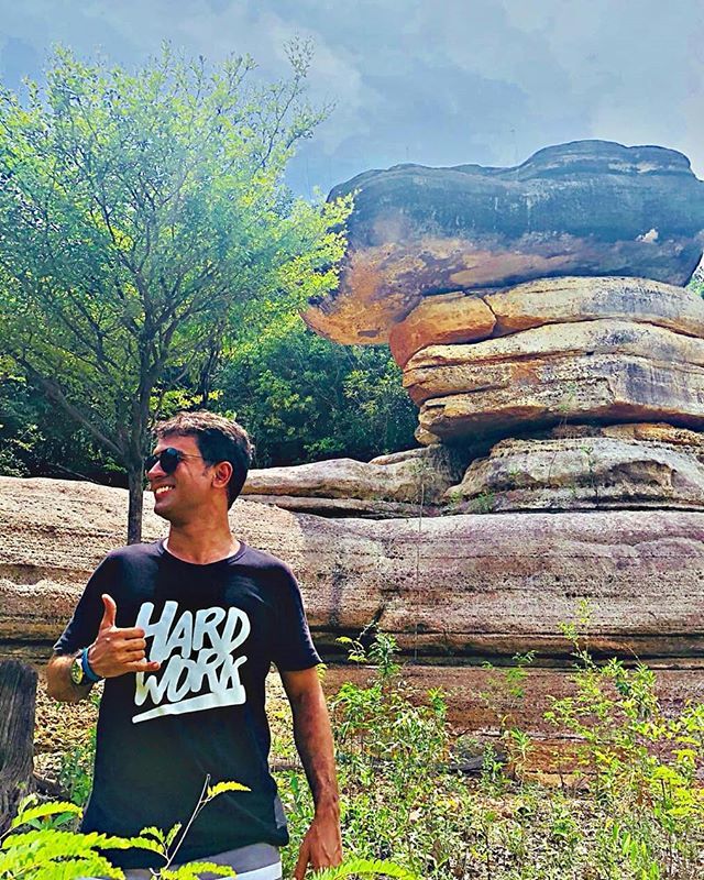 PraQueRumo's tweet photo. Um sanduíche de pedras, quem teve essa idéia?

A Pedra Sanduíche é um dos mais famosos atrativos do primeiro dia da expedição ao Parque Nacional do Jaú.

Alguém sabe explicar essa formação geológica?

Série | Expedição Jaú

#praquerumo #boraviver #amazônica #parquesnacionais… https://t.co/v6XTsO7peC