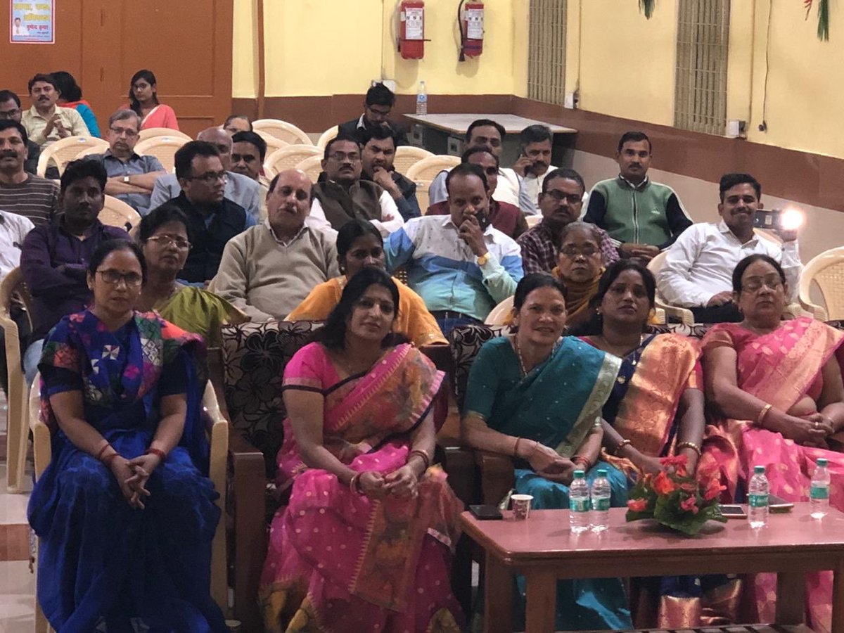 KuchikR's tweet image. Interacted with @RBI #WorkersUnion today in Lucknow alongwith @SMahadikBKS at RBI Club as we deliberated on key concerns including uniform medical benefits,balancing work overload against attrition,&amp;amp; strengthening of Union support amongst other concerns #RBI #BharatiyaKamgarSena