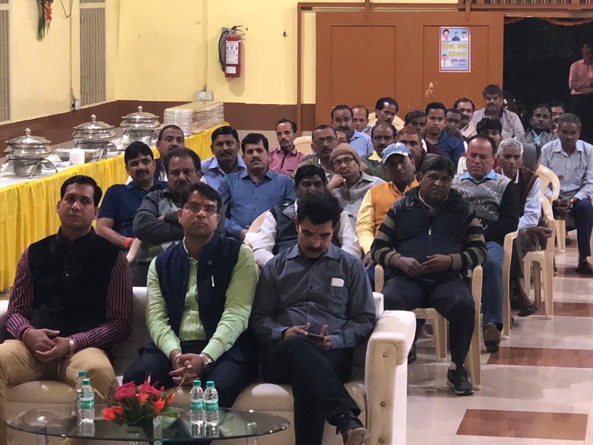 KuchikR's tweet image. Interacted with @RBI #WorkersUnion today in Lucknow alongwith @SMahadikBKS at RBI Club as we deliberated on key concerns including uniform medical benefits,balancing work overload against attrition,&amp;amp; strengthening of Union support amongst other concerns #RBI #BharatiyaKamgarSena
