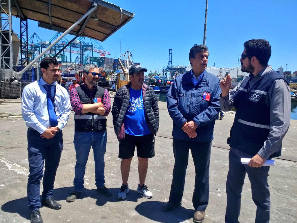 MOPValparaiso's tweet photo. #ObrasTerminadas Seremi se reunió con pescadores de Puertecito y representantes del Puerto de San Antonio. Dirección de #ObrasPortuariasMOP ejecutó obras de mejoramiento del sistema eléctrico en la caleta
Usuarios felices con inversión que mejora sus condiciones de trabajo https://t.co/zLFoh603ft