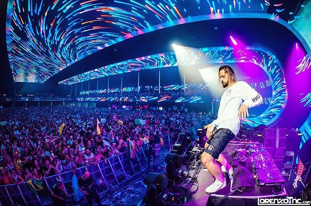 LorenzoTnc's tweet photo. The man with the craziest dance moves in the game at the craziest festival in the world -⁣
@salvatoreganacci at @tomorrowland! 🕺🏼 https://t.co/hhaT73oJwj https://t.co/S0WC7yVa0a