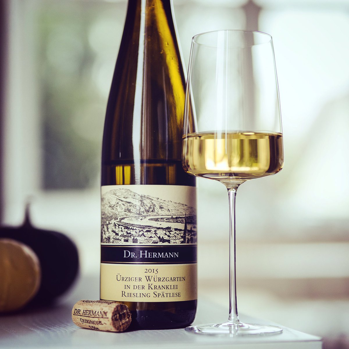 Rieslingheroes's tweet photo. We are having on of the top #moselle #spätlese Rieslings: the #drhermann #ürzigerwürzgarten in der Kranklei #riesling from #2015 👏. Tasting notes on Insta https://t.co/EtyAQmvzeM 🚀 #wine #winelover #winefreak #sommlife #sommelier #finewine #somm #wineo #wein #vino https://t.co/AUmtCasJvS