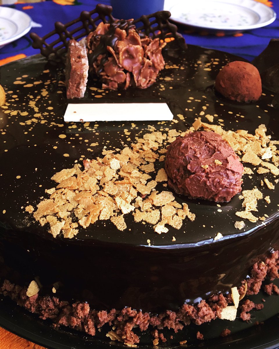 Leonardo_R_T_9's tweet photo. De chocolate relleno de chocolate. Calorías pa correr y entrenar
@panaderialaesperanza #pastel #pasteldechocolate #chocolate #chocolatelover #ocr #ocrw #ocrwc18 #ocrwc2018 #calorias #cake #chococake #run #runhappy #foodphoto #pornfoods #pastelerialaesperanza #tasty #runeatrepeat https://t.co/dZ1zyaGN1n