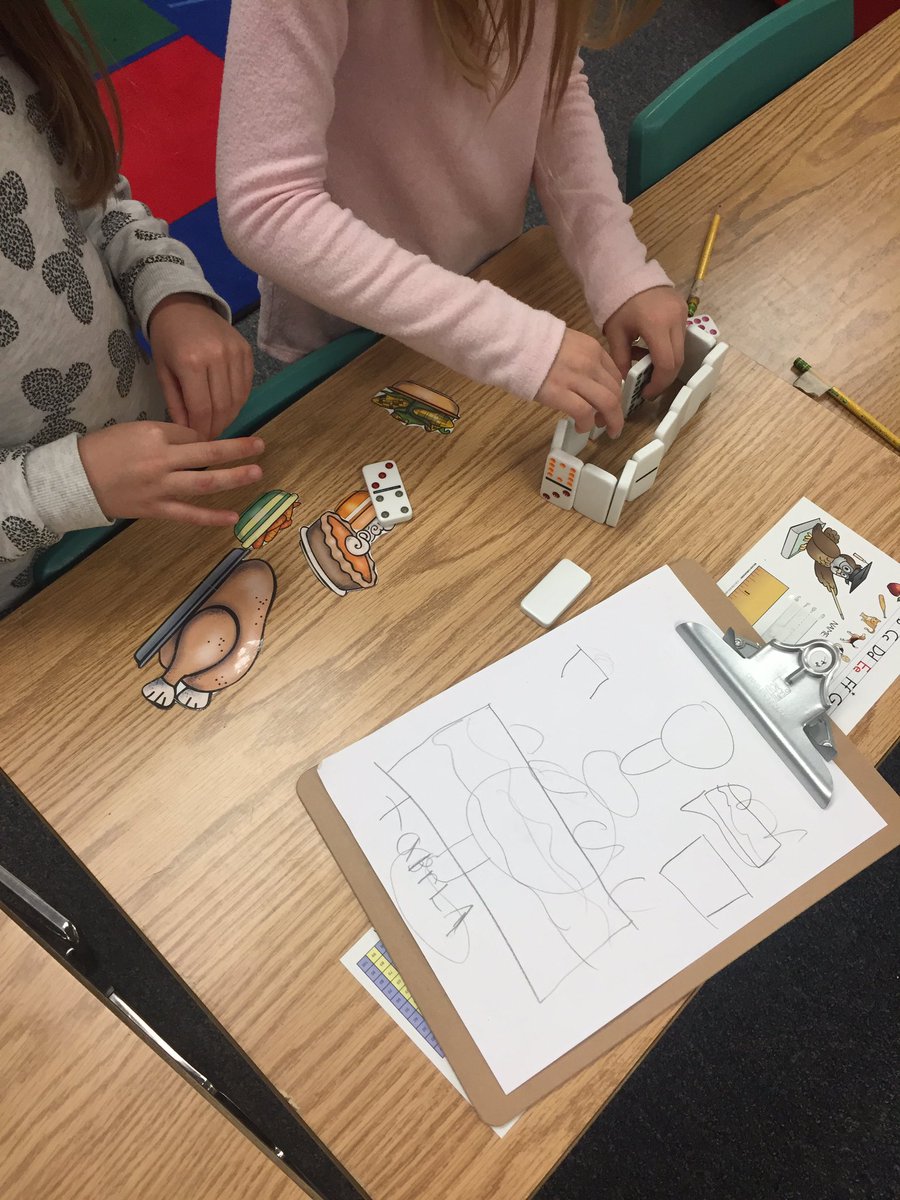 BowenHanson's tweet photo. Building our Thanksgiving table! #bowensbusybees @BmeCmsd https://t.co/7xbmf2qlAN